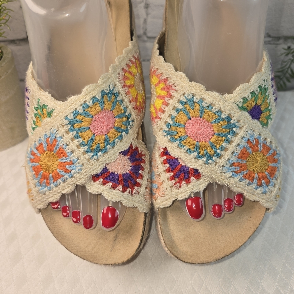 DIRTY LAUNDRY PLAYS COLORFUL CROCHET ESPADRILLE PLATFORM SANDALS CORK SOLE 9 EUC - Picture 4 of 8